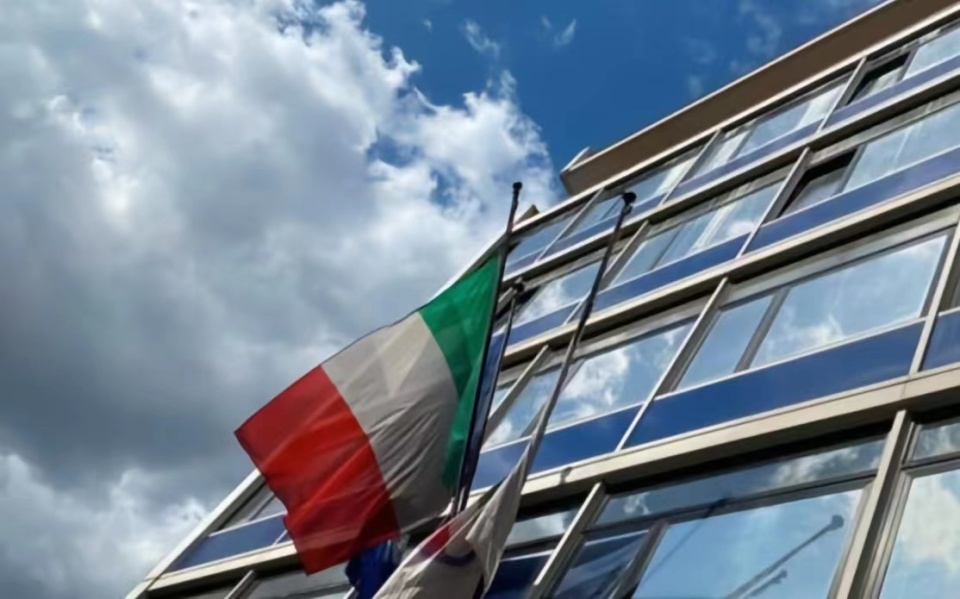 清晨欧超杯传出新动向；北京首钢复出首秀；管理层表态——话题不断；年轻球员得到机会的简单介绍