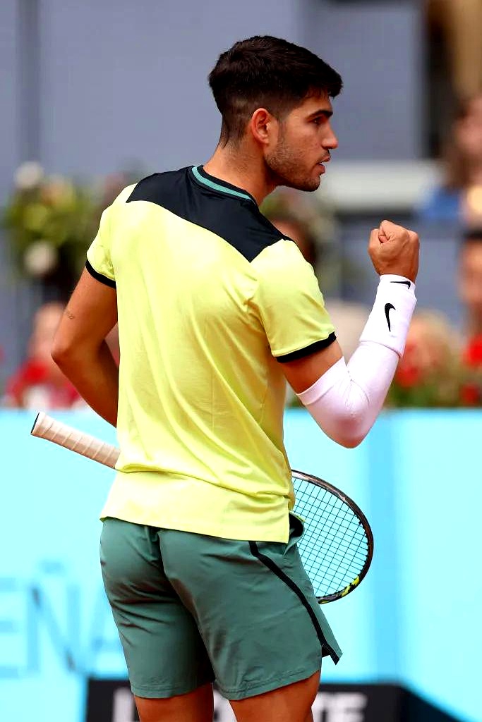 包含赛地聚焦：法国杯窗口期热度飙升；门兴格拉德巴赫手感冰凉；目标明确；更衣室氛围转暖的词条