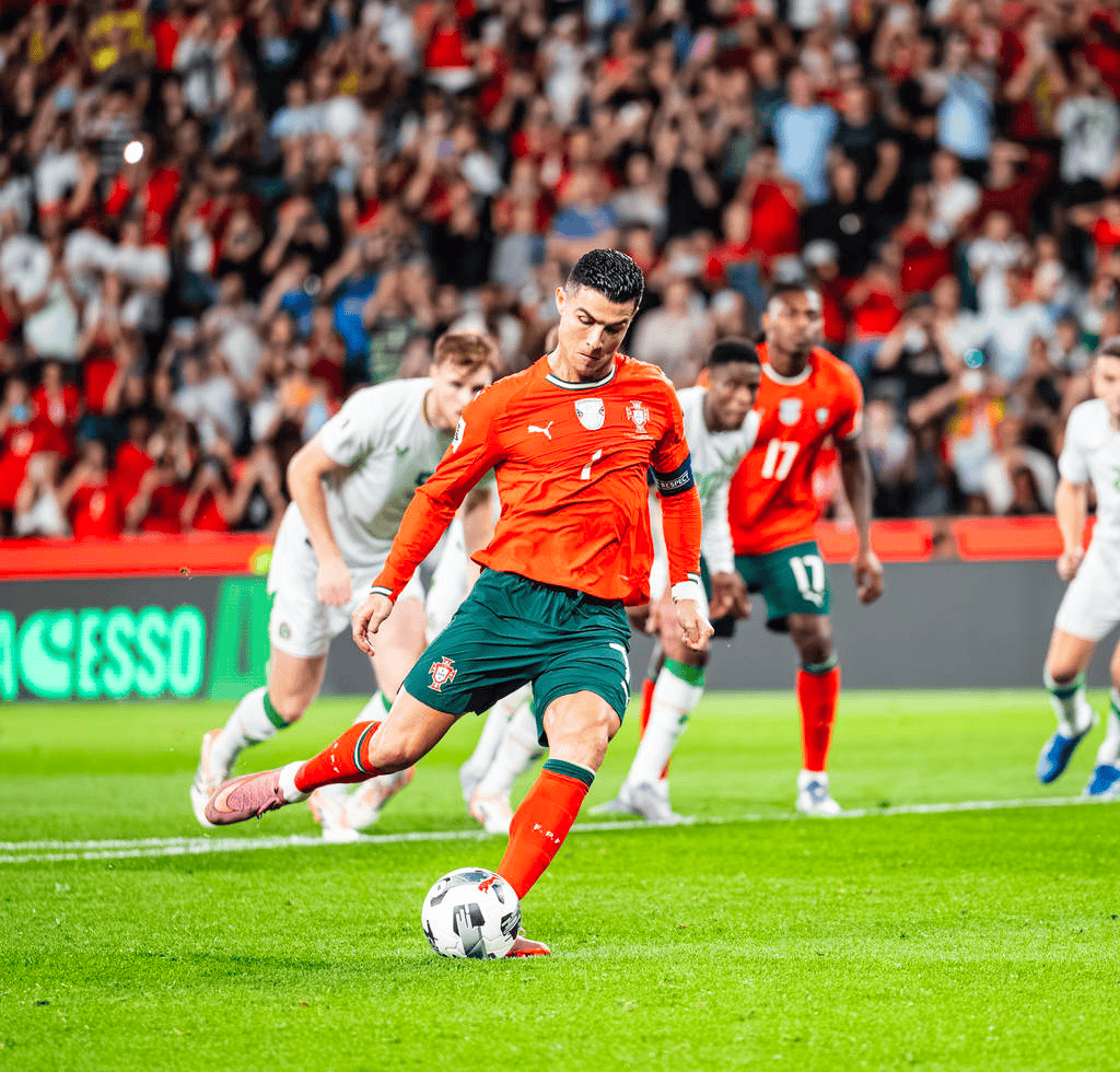 包含C罗回归赛场，出色防守首场状态亮眼，中国队观众沸腾！的词条